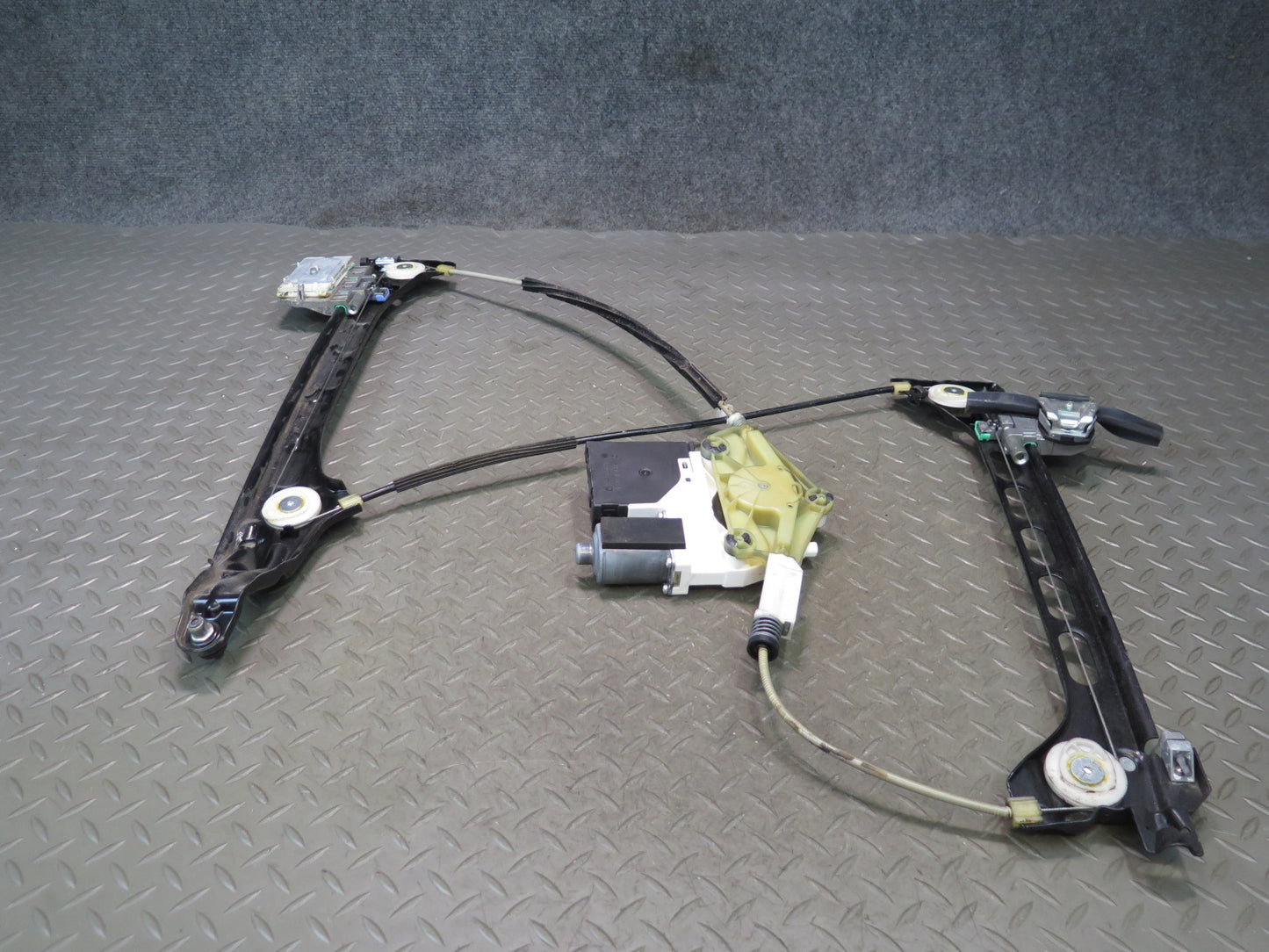 08-15 Audi TT S 8J Front Right Door Power Window Regulator w Motor OEM