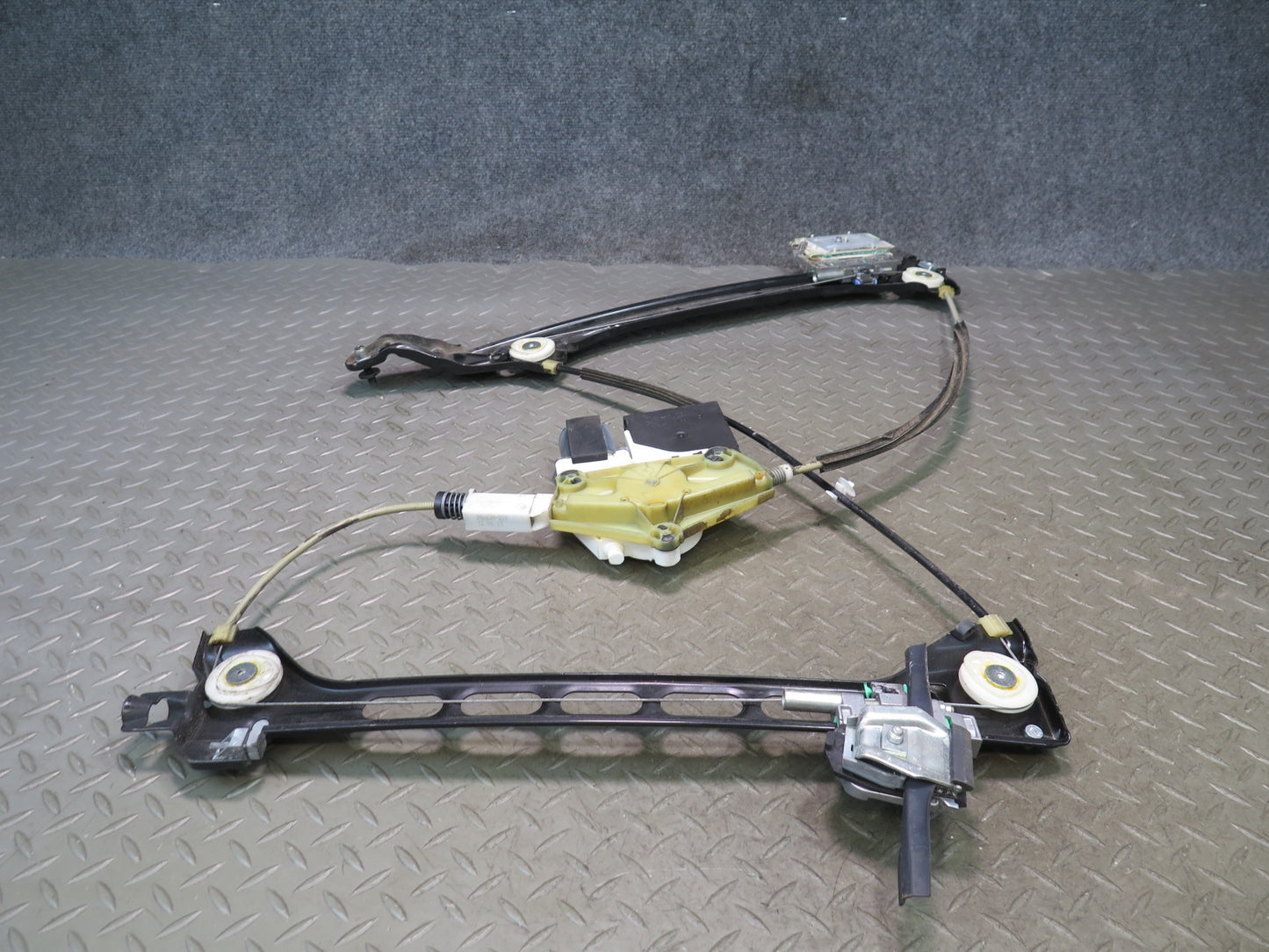 08-15 Audi TT S 8J Front Right Door Power Window Regulator w Motor OEM