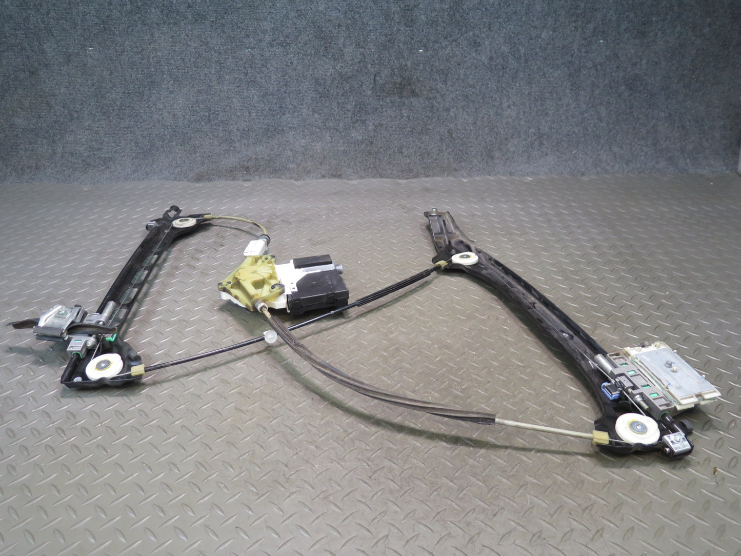 08-15 Audi TT S 8J Front Right Door Power Window Regulator w Motor OEM