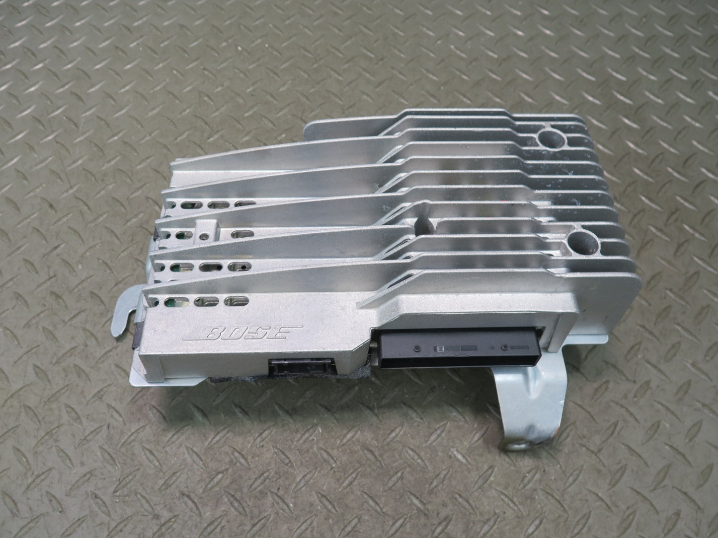 08-15 Audi TT S 8J Bose Audio System Amplifier AMP OEM