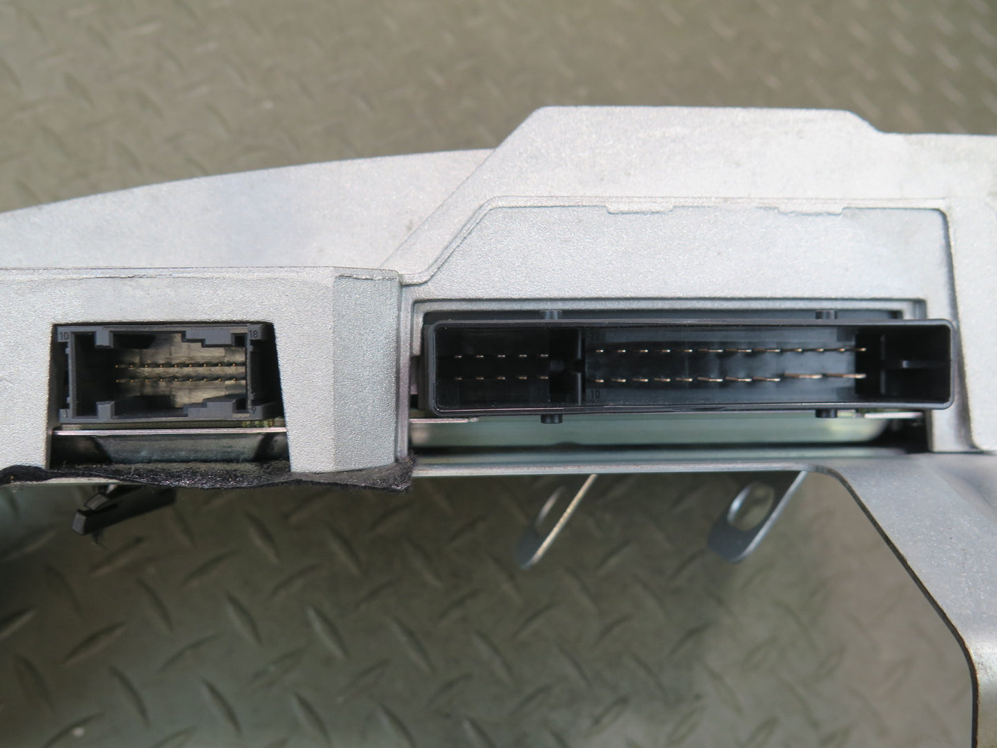 08-15 Audi TT S 8J Bose Audio System Amplifier AMP OEM