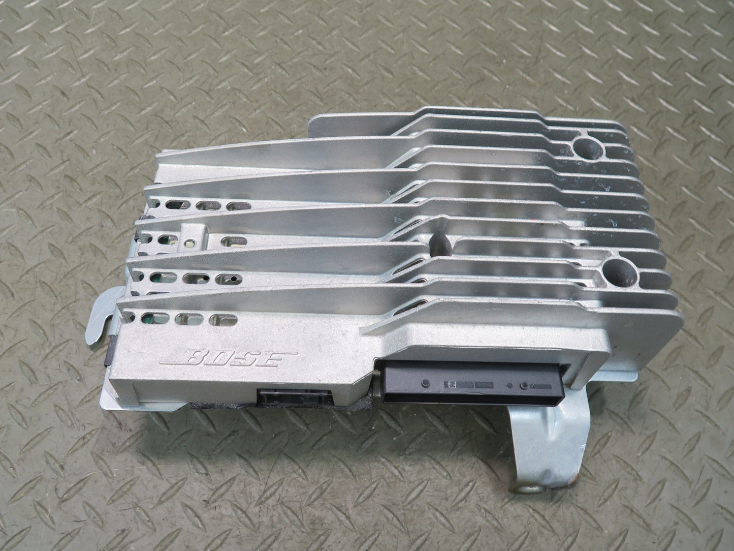 08-15 Audi TT S 8J Bose Audio System Amplifier AMP OEM