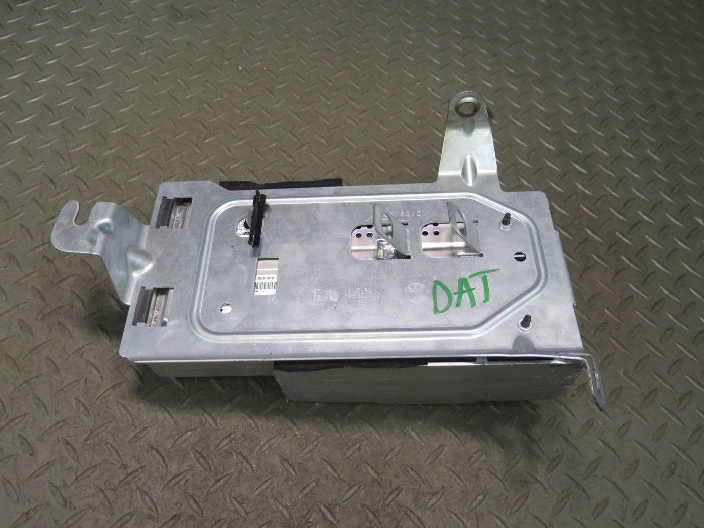 08-15 Audi TT S 8J Bose Audio System Amplifier AMP OEM