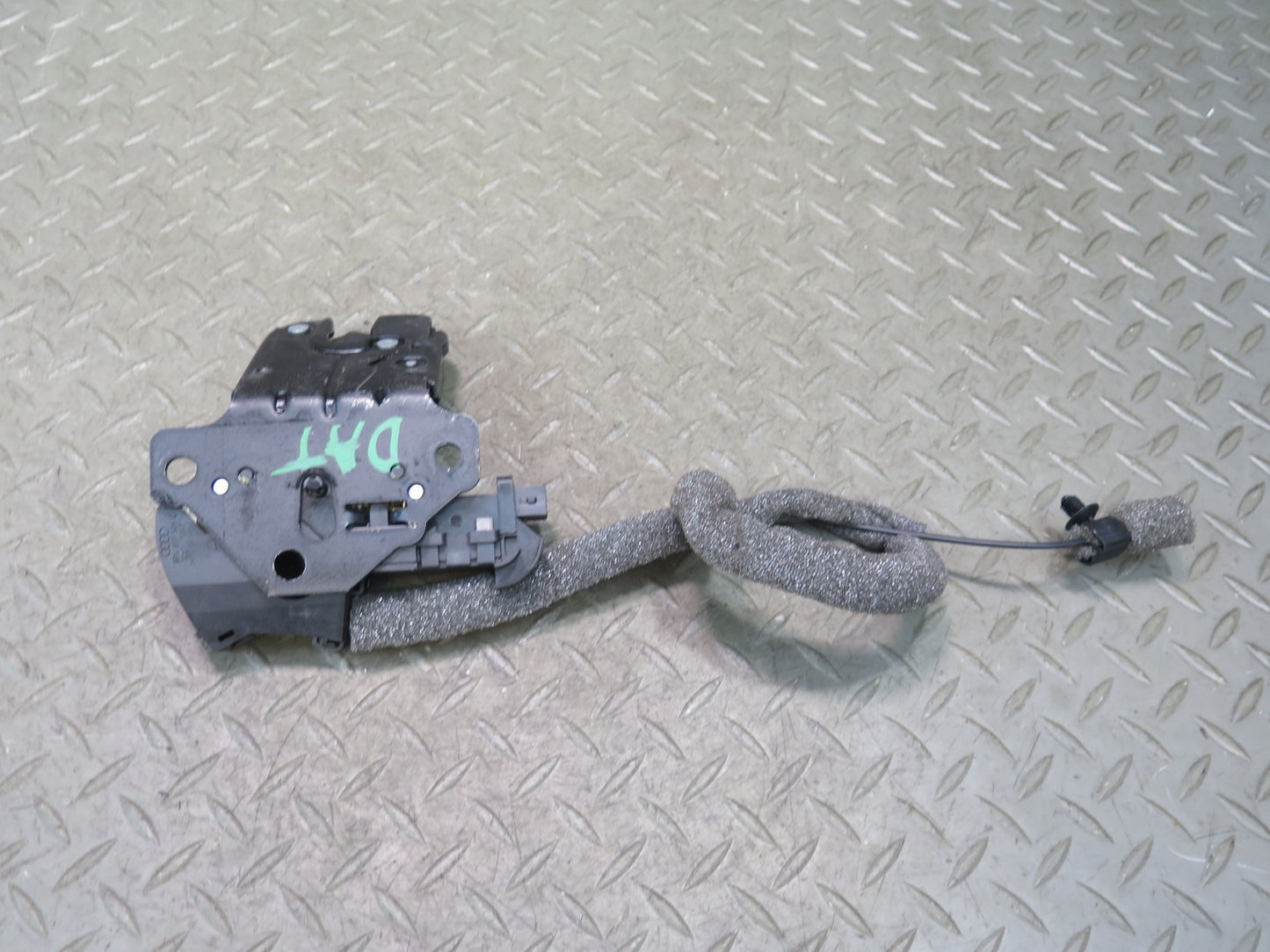 08-15 Audi TT S 8J Coupe Rear Trunk Lid Lock Latch Actuator 8P4827505C OEM