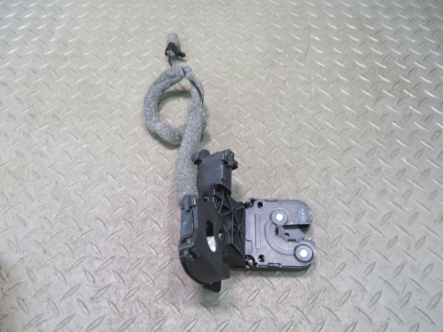 08-15 Audi TT S 8J Coupe Rear Trunk Lid Lock Latch Actuator 8P4827505C OEM