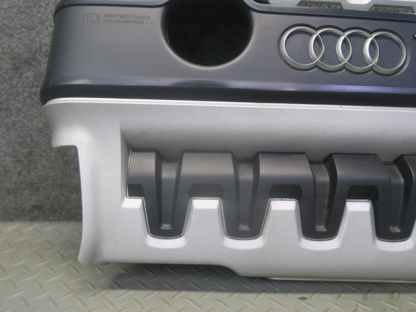 09-15 Audi TT S 8J 2.0L Cdma AWD Engine Cover 06F103925J OEM