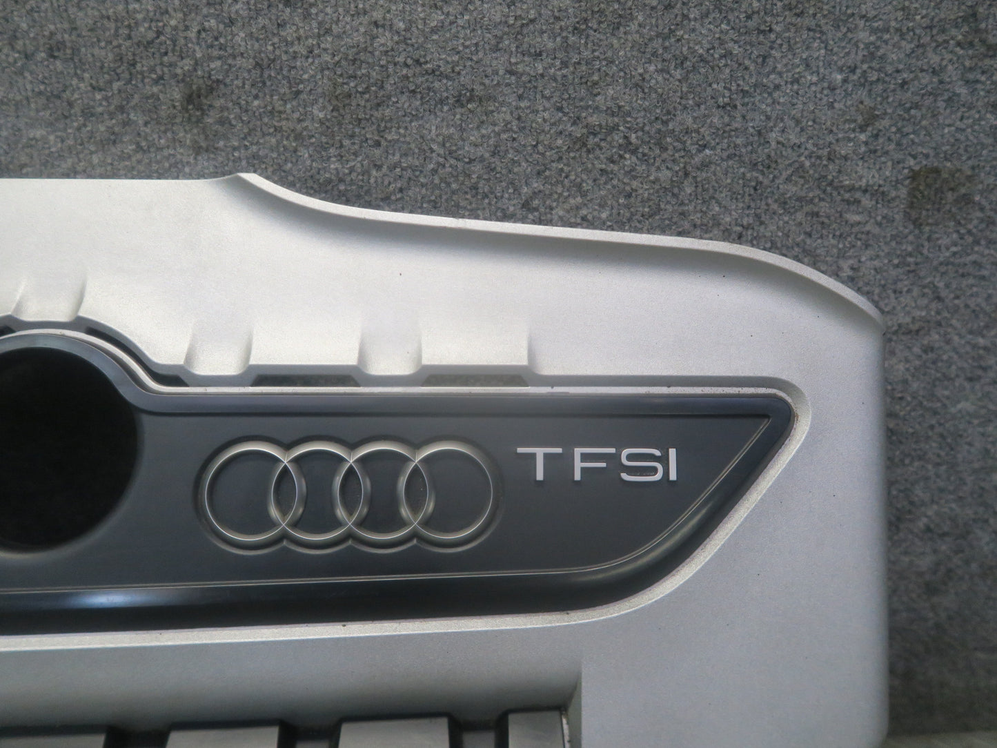 09-15 Audi TT S 8J 2.0L Cdma AWD Engine Cover 06F103925J OEM