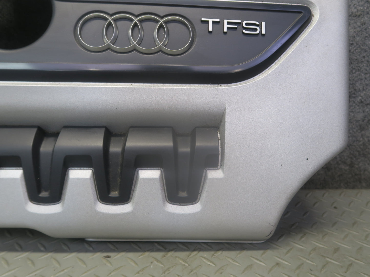 09-15 Audi TT S 8J 2.0L Cdma AWD Engine Cover 06F103925J OEM