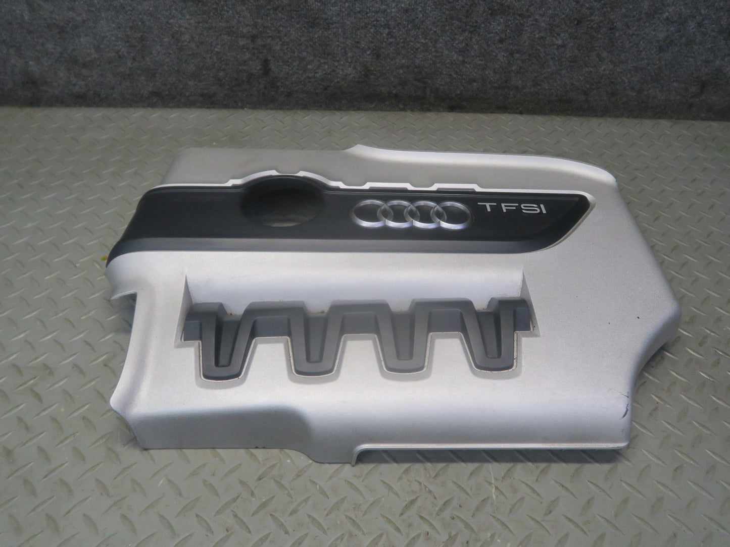 09-15 Audi TT S 8J 2.0L Cdma AWD Engine Cover 06F103925J OEM