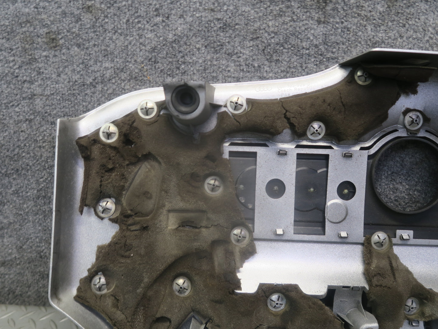 09-15 Audi TT S 8J 2.0L Cdma AWD Engine Cover 06F103925J OEM