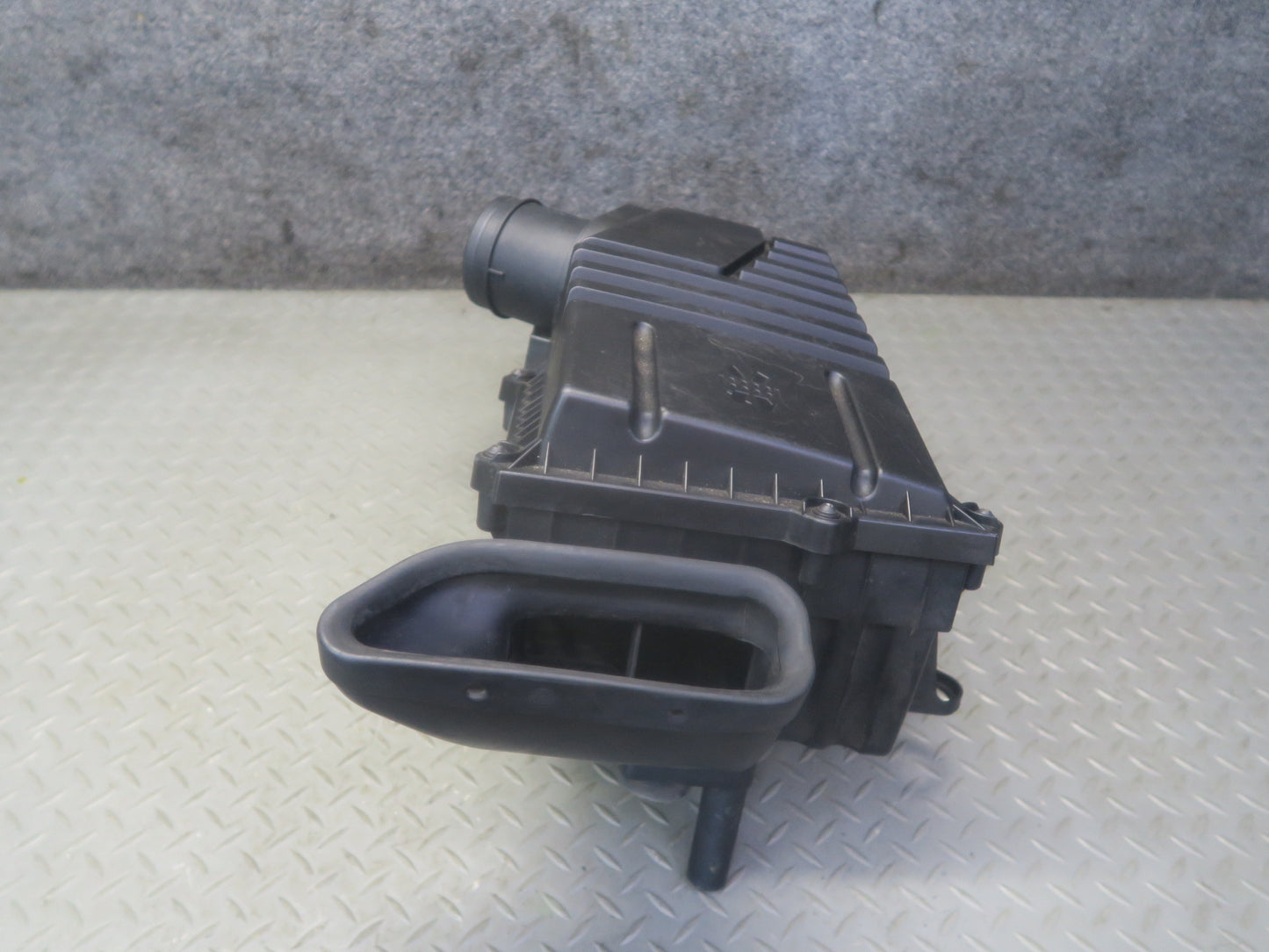 09-15 Audi TT S 8J 2.0L AWD Air Intake Cleaner Filter Box w MAF Sensor OEM