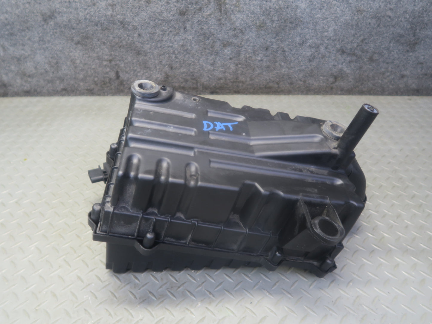 09-15 Audi TT S 8J 2.0L AWD Air Intake Cleaner Filter Box w MAF Sensor OEM