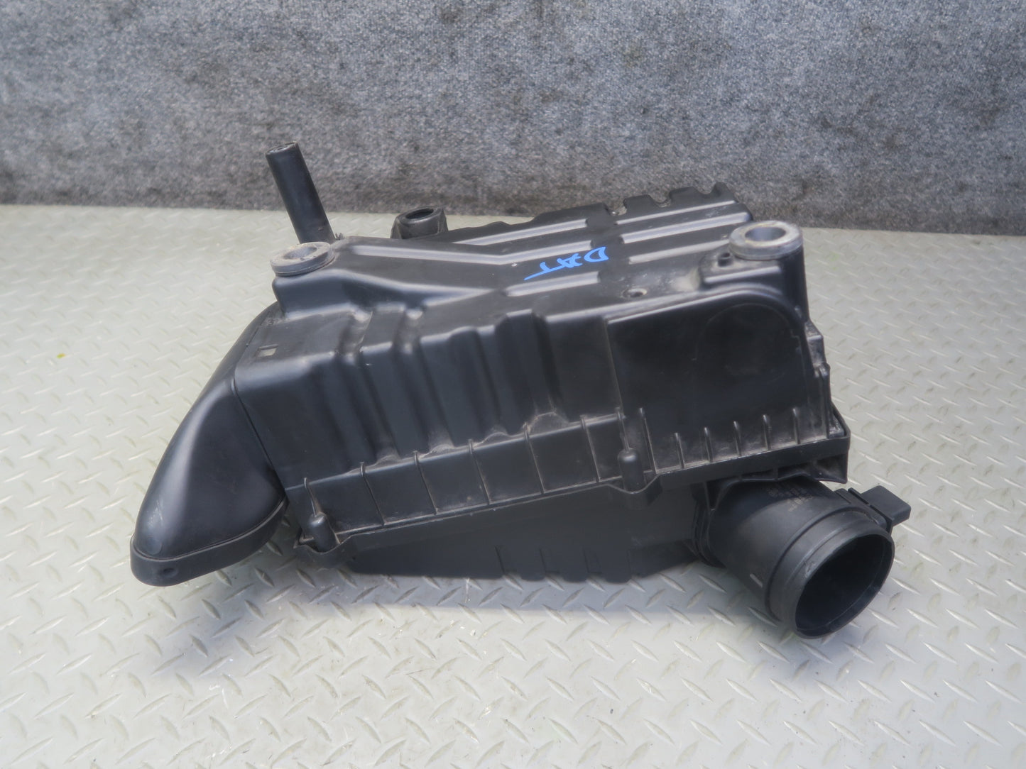 09-15 Audi TT S 8J 2.0L AWD Air Intake Cleaner Filter Box w MAF Sensor OEM
