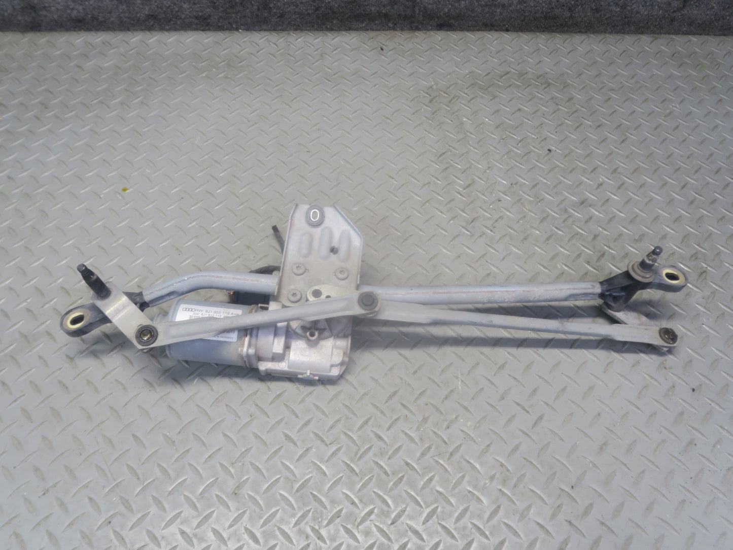 09-15 Audi TT S 8J Front Windshield Wiper Linkage w Motor 8J1955119A OEM