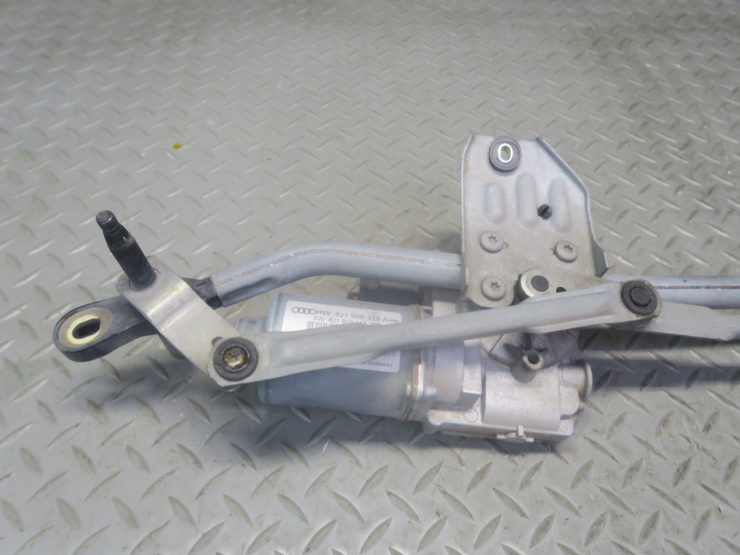 09-15 Audi TT S 8J Front Windshield Wiper Linkage w Motor 8J1955119A OEM