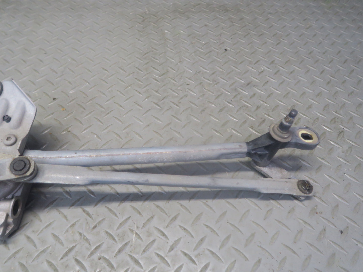 09-15 Audi TT S 8J Front Windshield Wiper Linkage w Motor 8J1955119A OEM