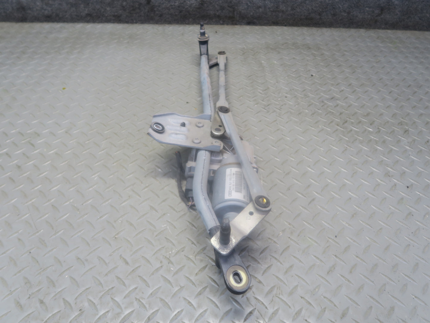 09-15 Audi TT S 8J Front Windshield Wiper Linkage w Motor 8J1955119A OEM