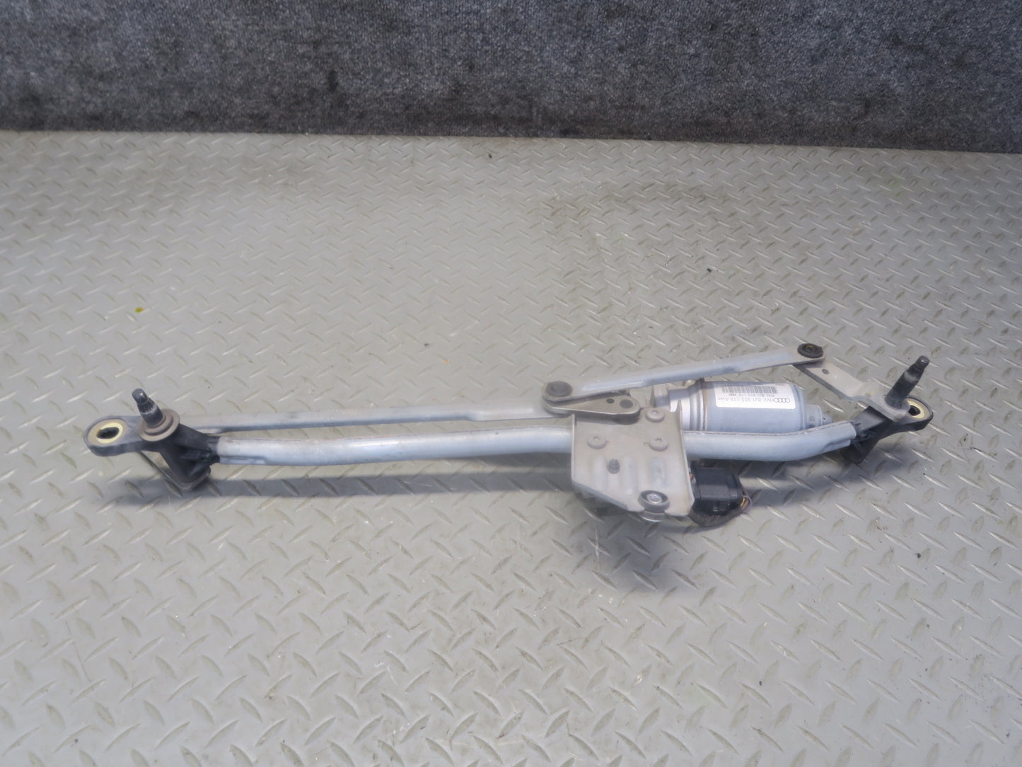 09-15 Audi TT S 8J Front Windshield Wiper Linkage w Motor 8J1955119A OEM