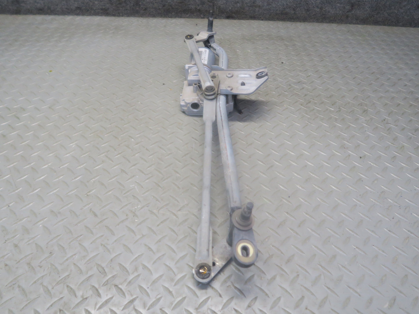 09-15 Audi TT S 8J Front Windshield Wiper Linkage w Motor 8J1955119A OEM