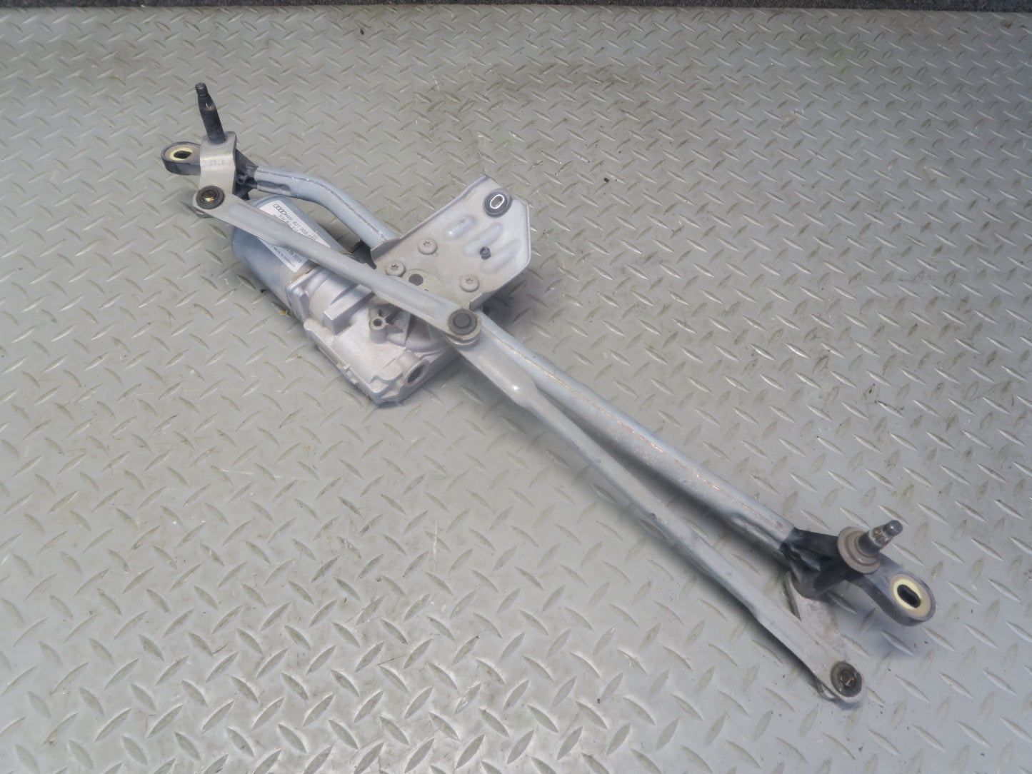 09-15 Audi TT S 8J Front Windshield Wiper Linkage w Motor 8J1955119A OEM
