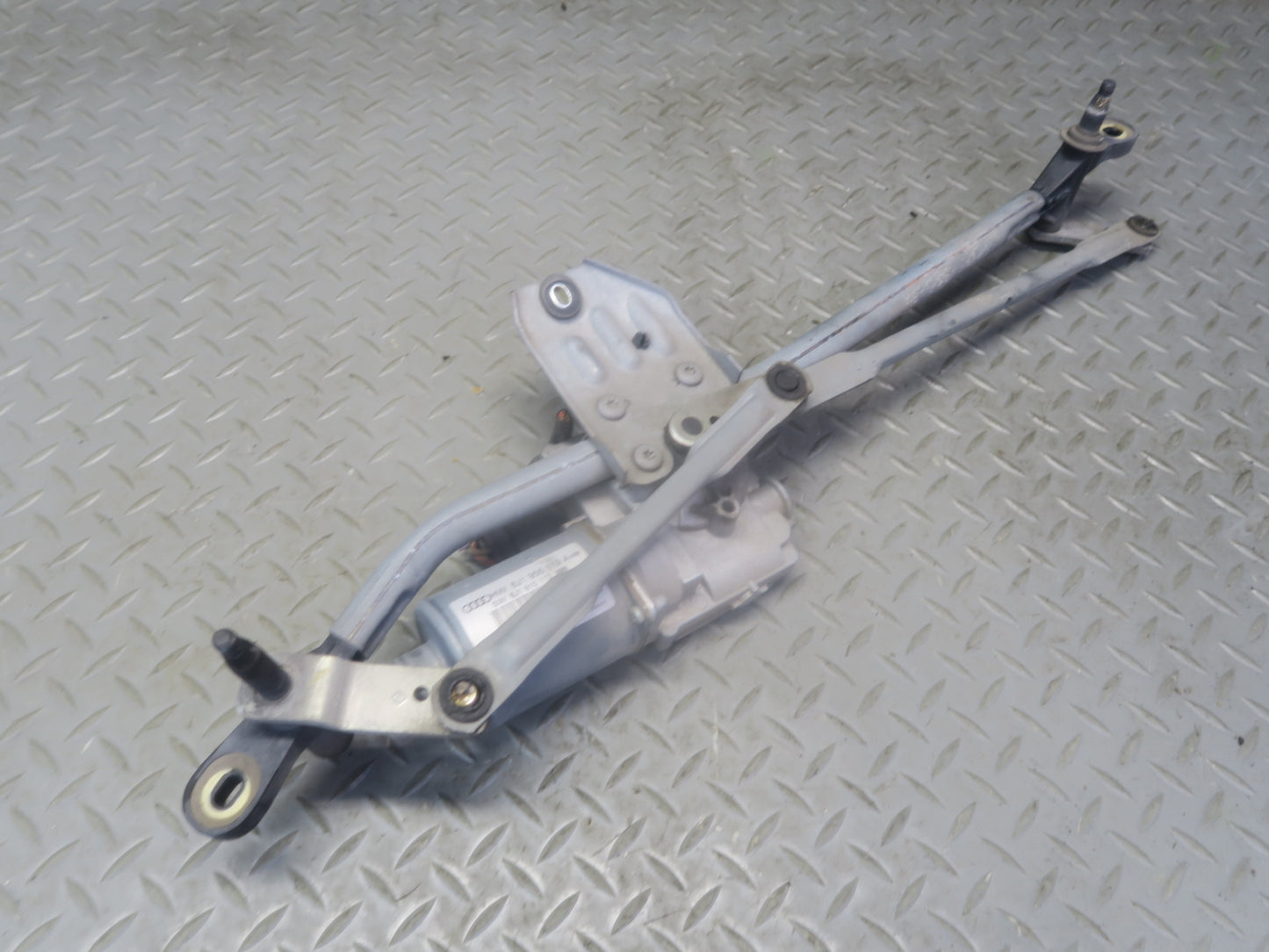 09-15 Audi TT S 8J Front Windshield Wiper Linkage w Motor 8J1955119A OEM