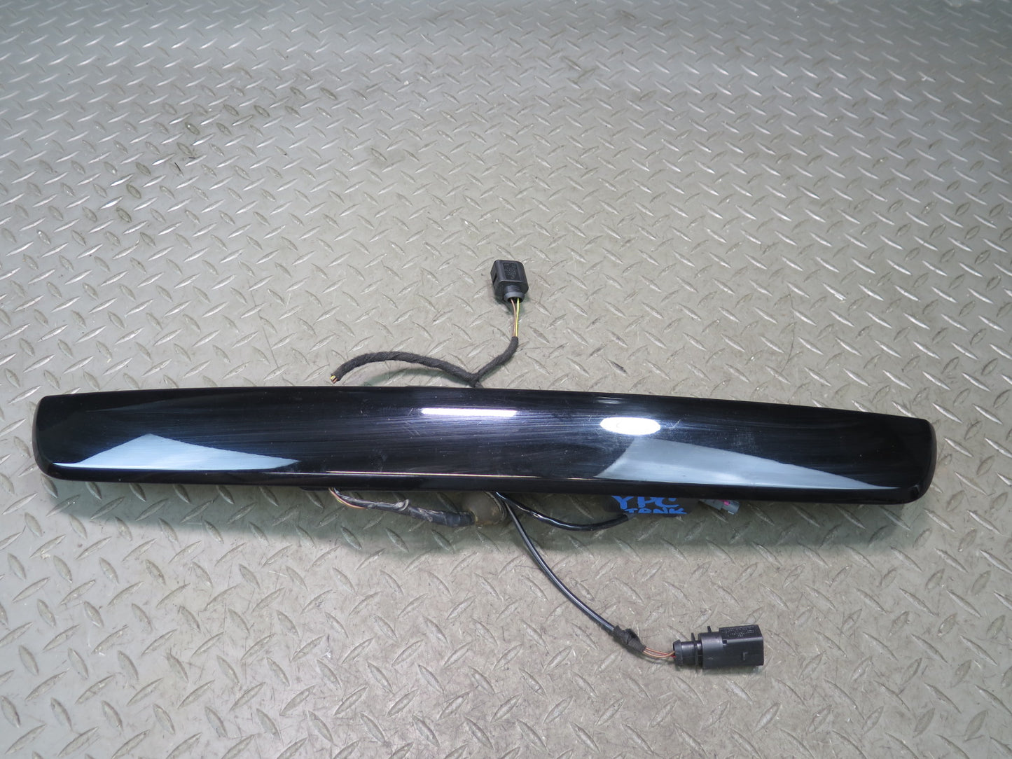 11-14 Porsche Cayenne 958 Rear Trunk Tailgate Liftgate Handle w Molding & Camera