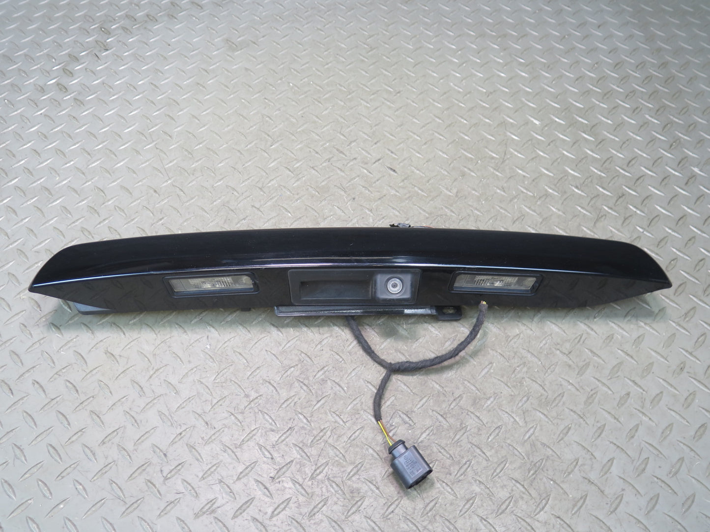 11-14 Porsche Cayenne 958 Rear Trunk Tailgate Liftgate Handle w Molding & Camera