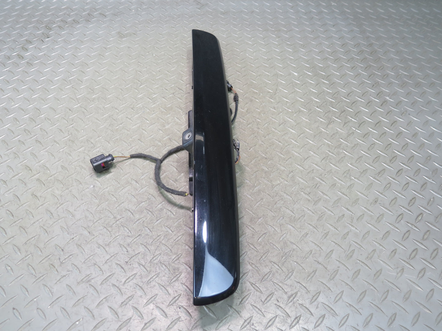 11-14 Porsche Cayenne 958 Rear Trunk Tailgate Liftgate Handle w Molding & Camera