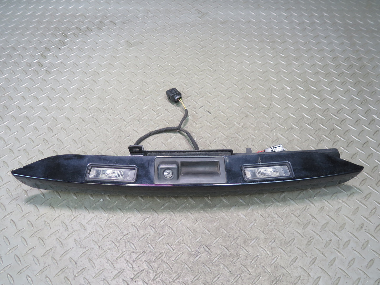 11-14 Porsche Cayenne 958 Rear Trunk Tailgate Liftgate Handle w Molding & Camera