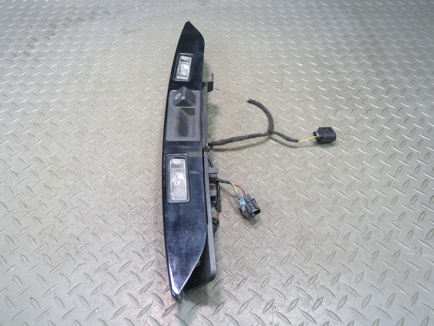 11-14 Porsche Cayenne 958 Rear Trunk Tailgate Liftgate Handle w Molding & Camera