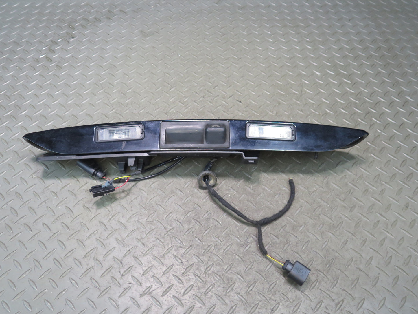 11-14 Porsche Cayenne 958 Rear Trunk Tailgate Liftgate Handle w Molding & Camera