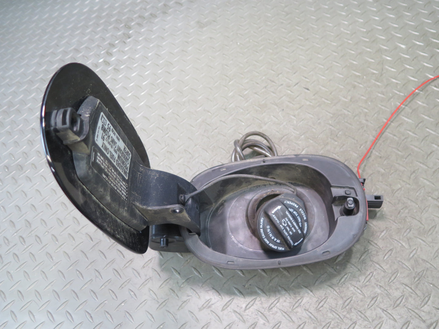 2011-2018 Porsche Cayenne 958 Fuel Tank Filler Door Lid Cover w Hinge & Actuator