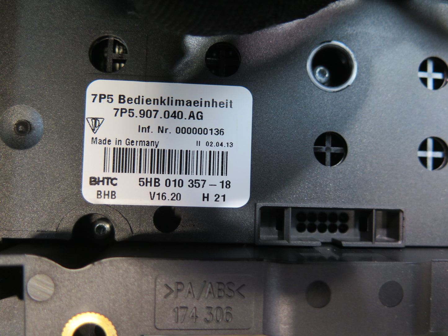 2011-2014 Porsche Cayenne 958 Front A/C Heater Climate Control Switch Panel