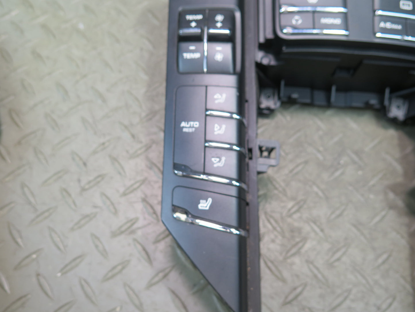 2011-2014 Porsche Cayenne 958 Front A/C Heater Climate Control Switch Panel