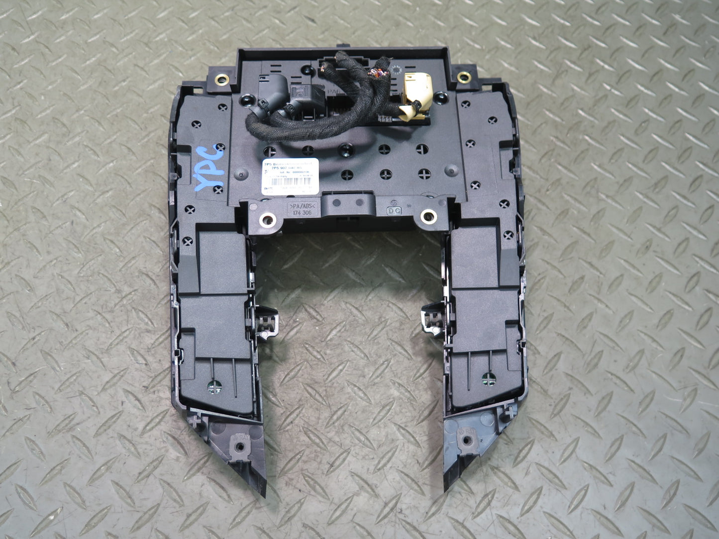 2011-2014 Porsche Cayenne 958 Front A/C Heater Climate Control Switch Panel