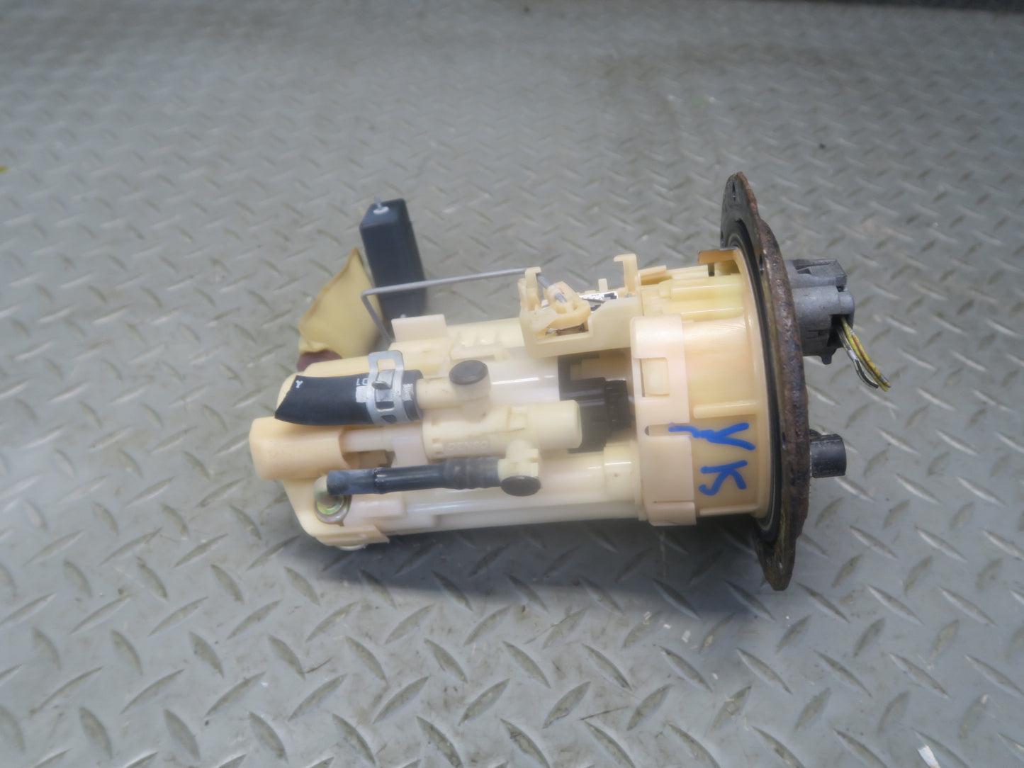 01-05 Lexus JCE10L IS300 Set of 2 Fuel Pump Level Sensor Sending Unit OEM