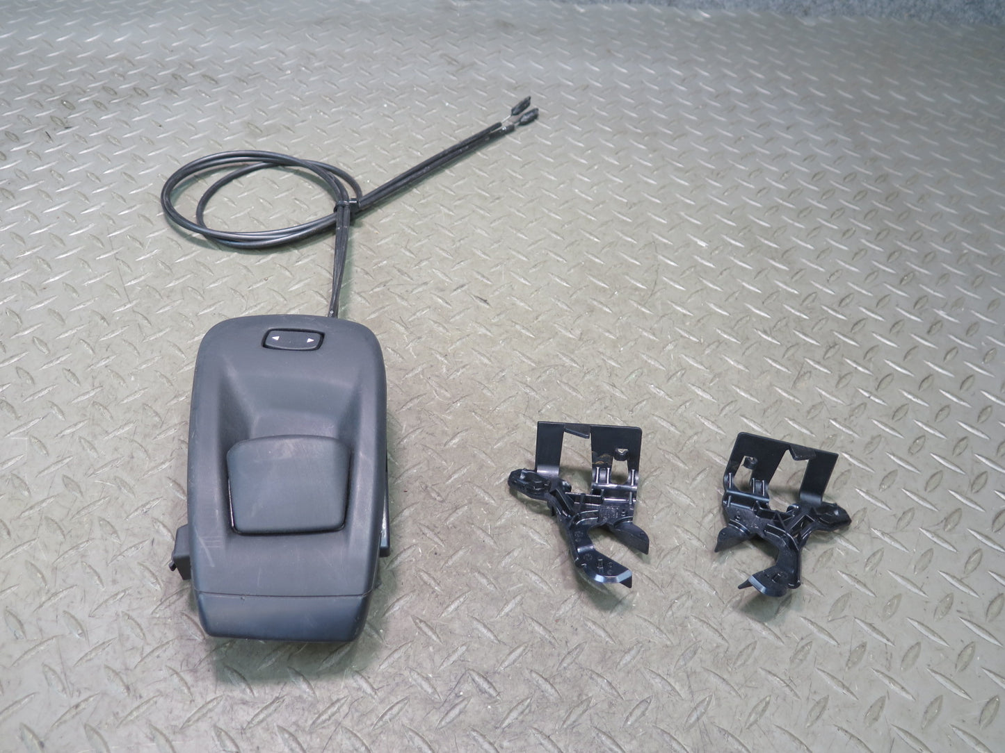 2015-2020 BMW F82 M4 Front Right Side Seat Backrest Unlocking Unit Set