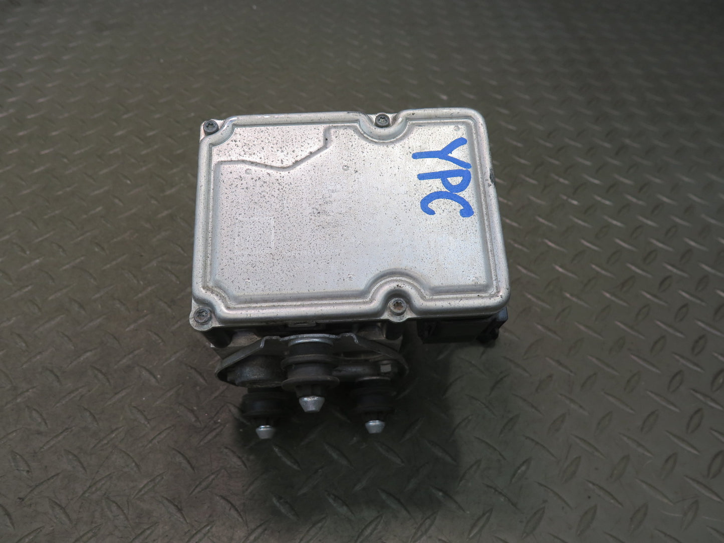 2013-2014 Porsche Cayenne 958 GTS Anti Lock Brake ABS Pump Module 7P0614517P
