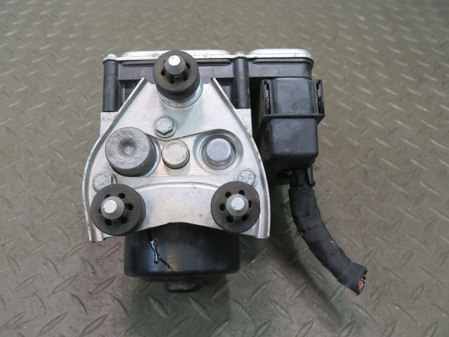 2013-2014 Porsche Cayenne 958 GTS Anti Lock Brake ABS Pump Module 7P0614517P