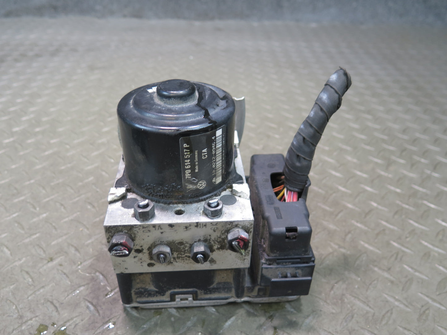 2013-2014 Porsche Cayenne 958 GTS Anti Lock Brake ABS Pump Module 7P0614517P