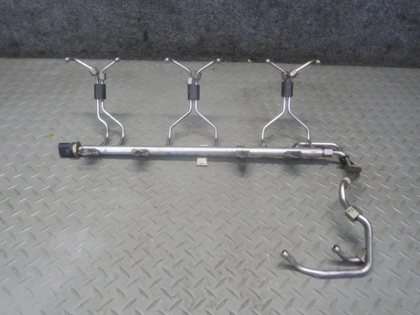 2015-2020 BMW F82 F83 M4 S55 Engine High Pressure Fuel Injector Line Rail
