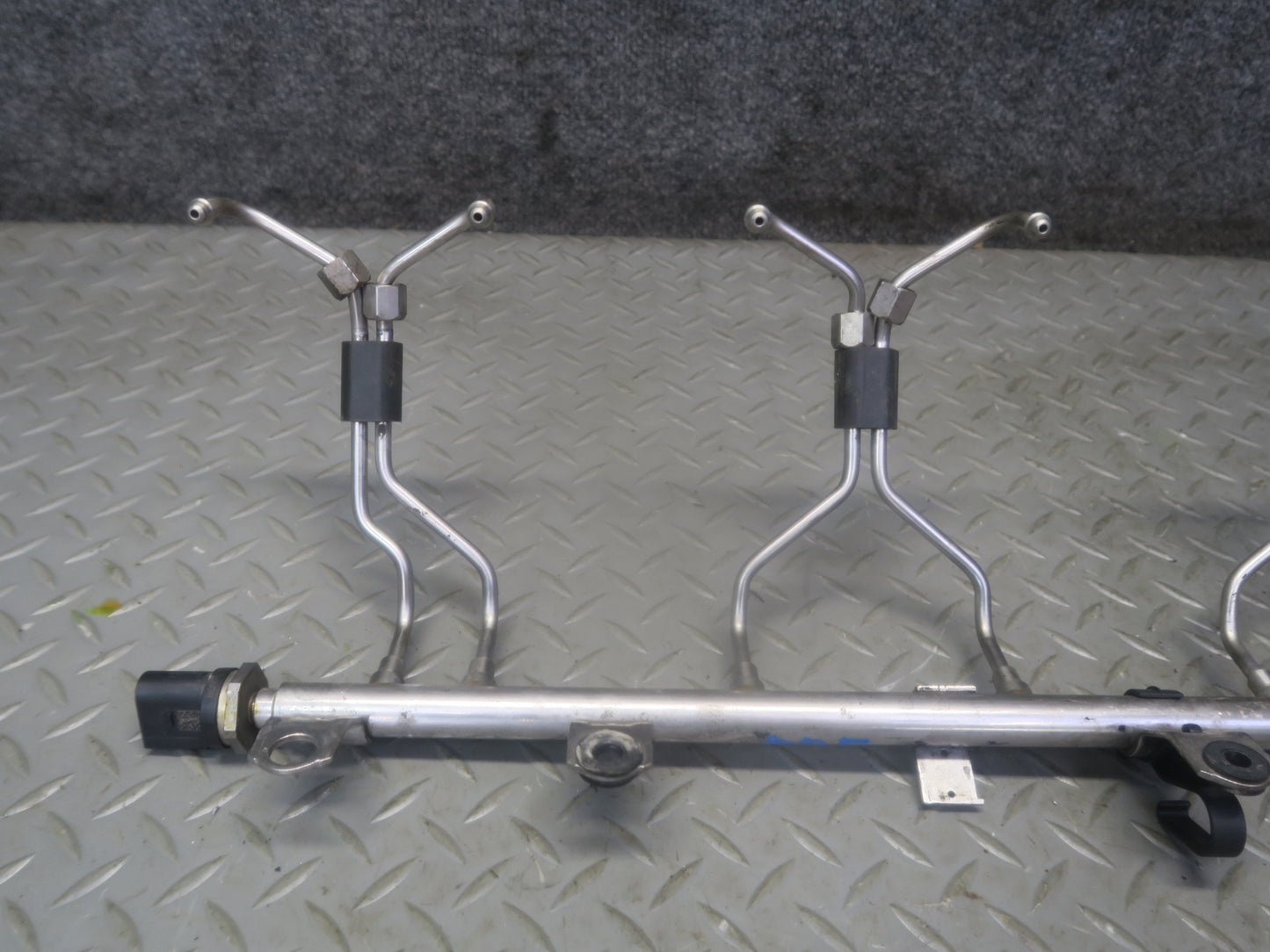 2015-2020 BMW F82 F83 M4 S55 Engine High Pressure Fuel Injector Line Rail
