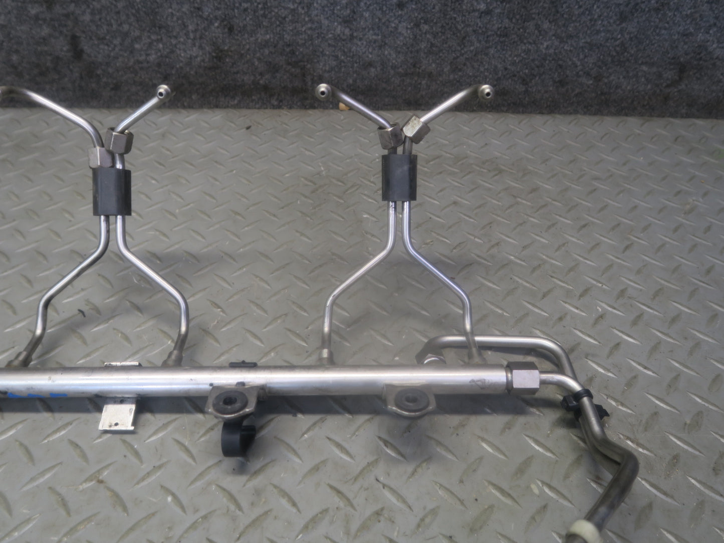 2015-2020 BMW F82 F83 M4 S55 Engine High Pressure Fuel Injector Line Rail