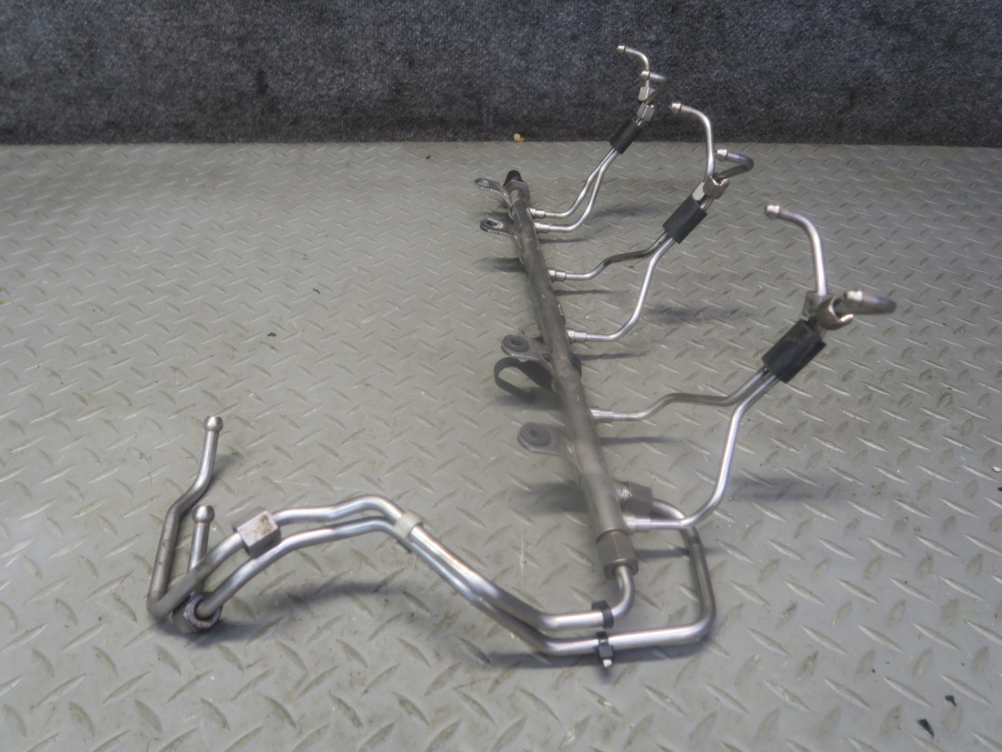 2015-2020 BMW F82 F83 M4 S55 Engine High Pressure Fuel Injector Line Rail