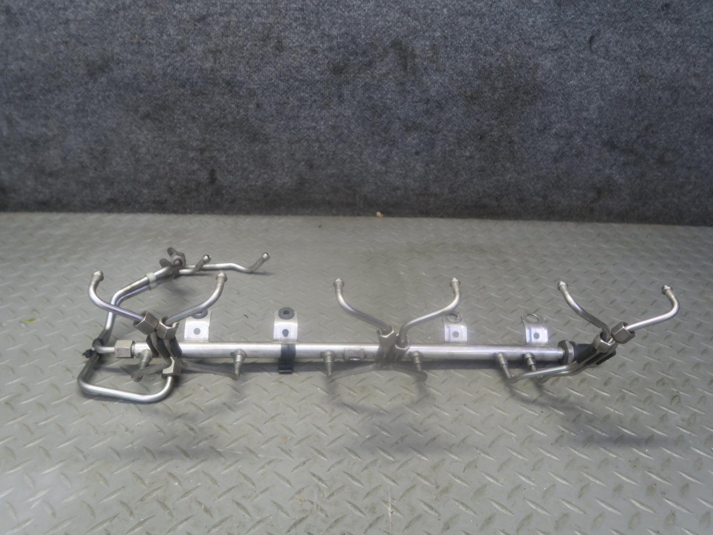 2015-2020 BMW F82 F83 M4 S55 Engine High Pressure Fuel Injector Line Rail