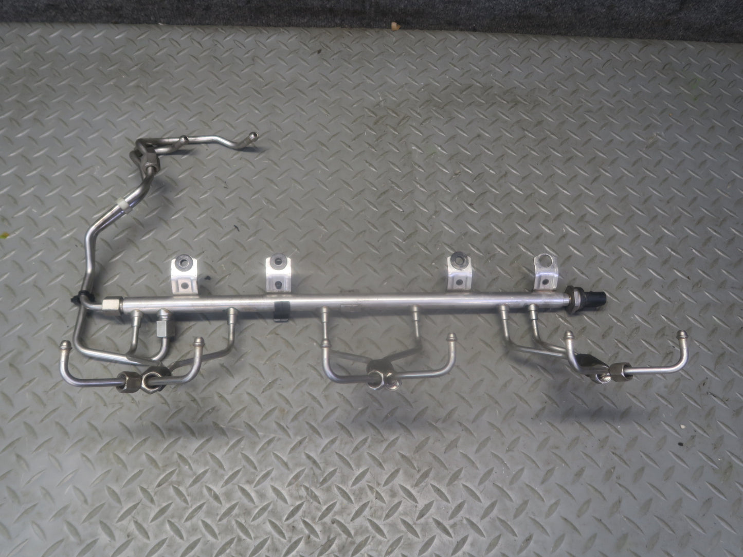 2015-2020 BMW F82 F83 M4 S55 Engine High Pressure Fuel Injector Line Rail