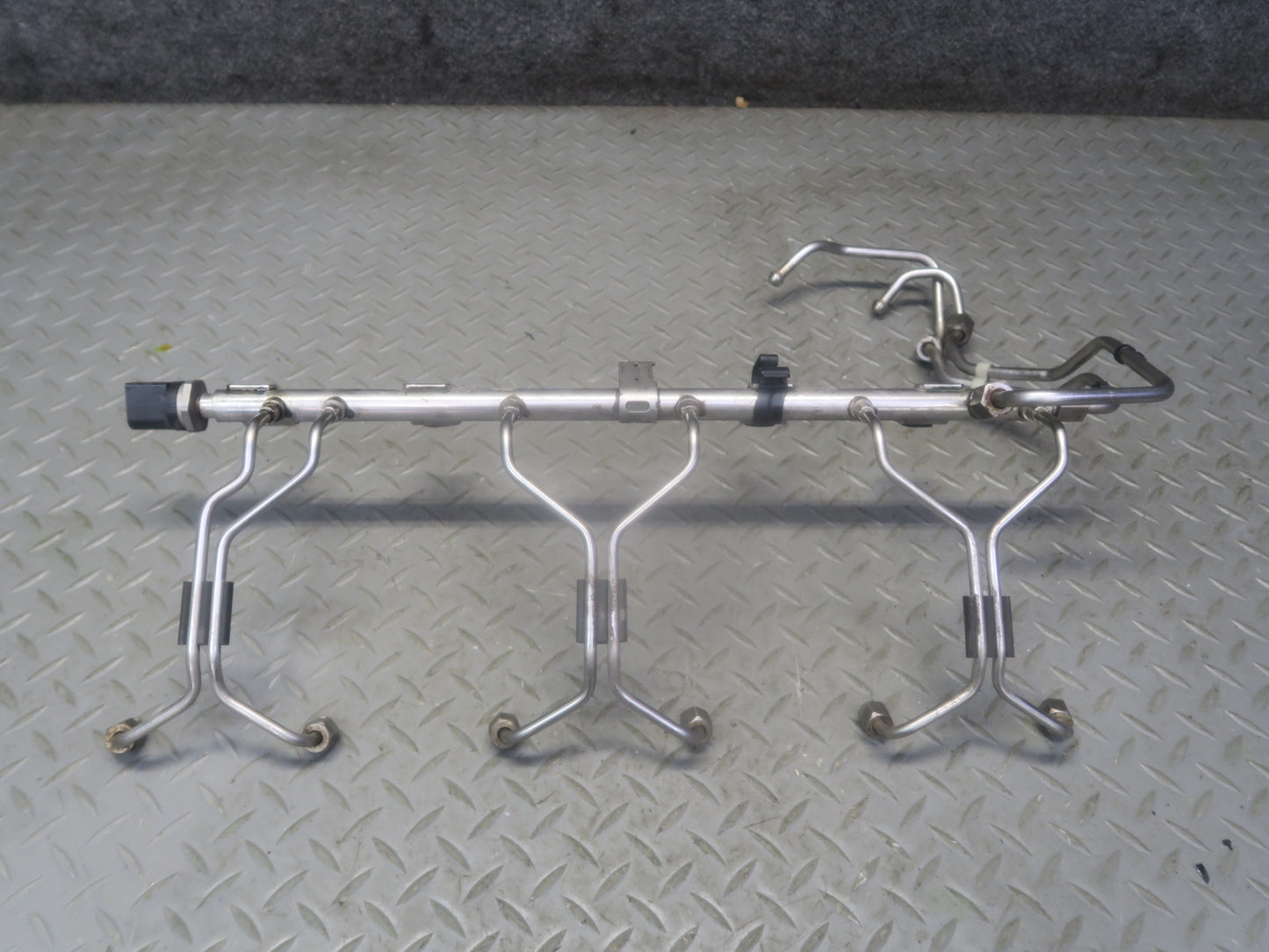 2015-2020 BMW F82 F83 M4 S55 Engine High Pressure Fuel Injector Line Rail