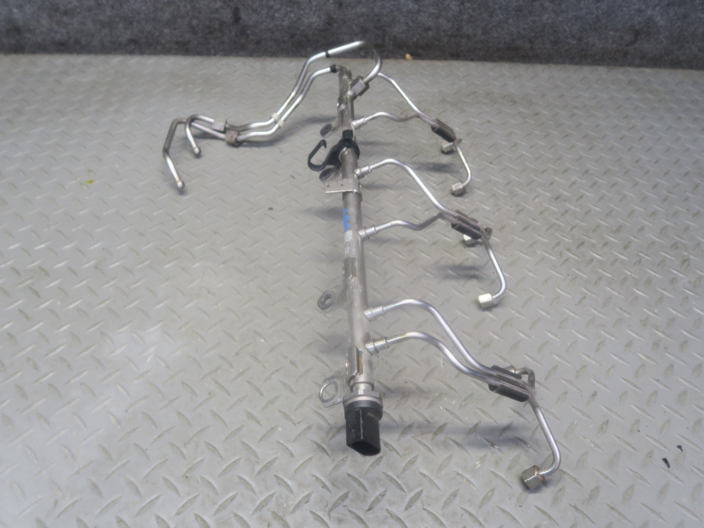 2015-2020 BMW F82 F83 M4 S55 Engine High Pressure Fuel Injector Line Rail