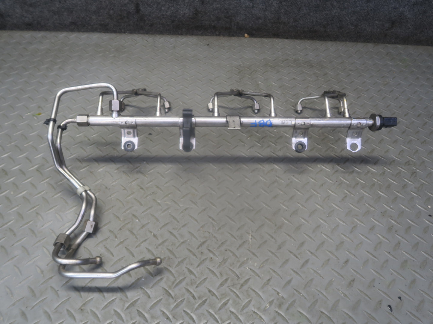 2015-2020 BMW F82 F83 M4 S55 Engine High Pressure Fuel Injector Line Rail