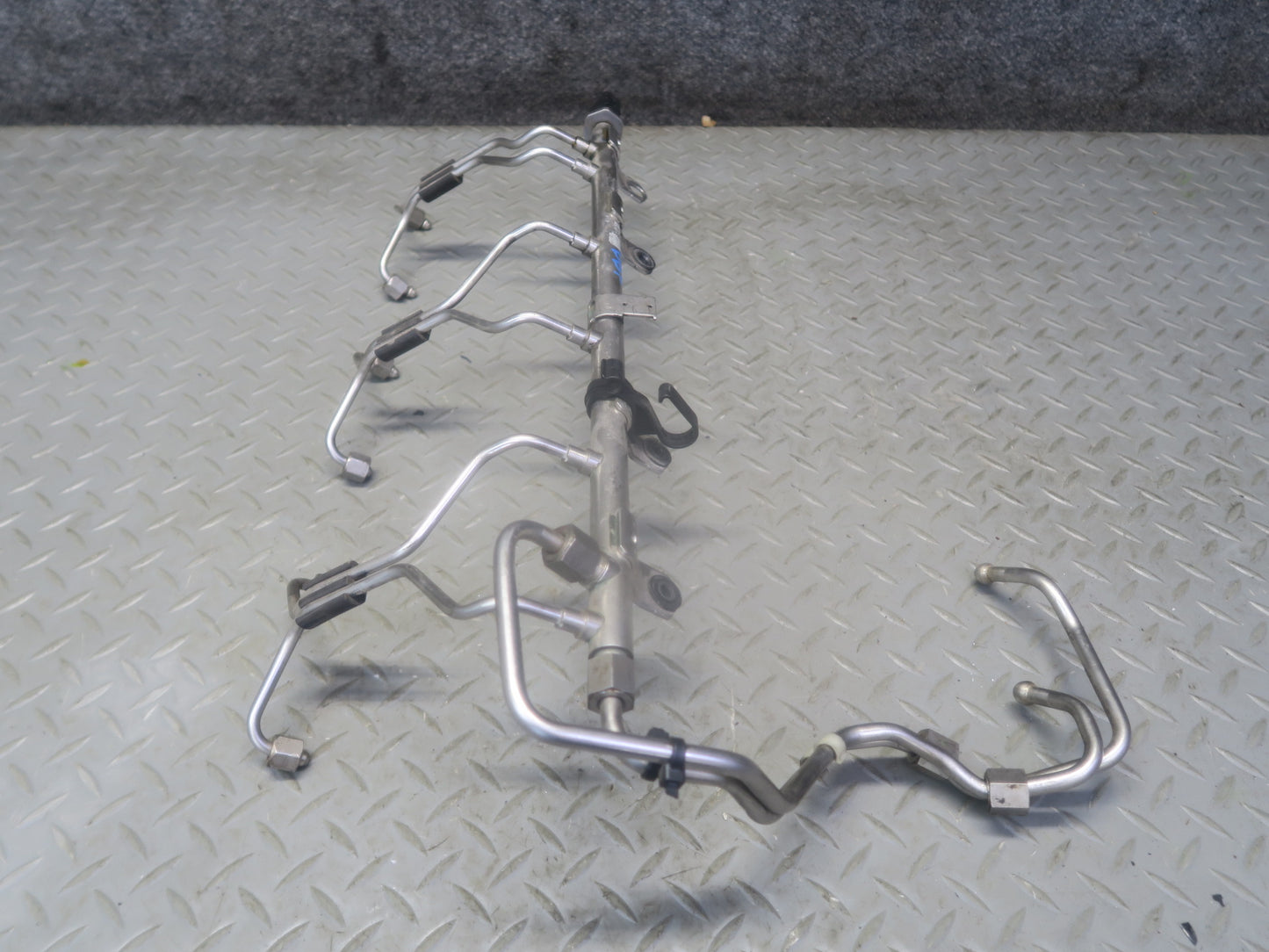 2015-2020 BMW F82 F83 M4 S55 Engine High Pressure Fuel Injector Line Rail